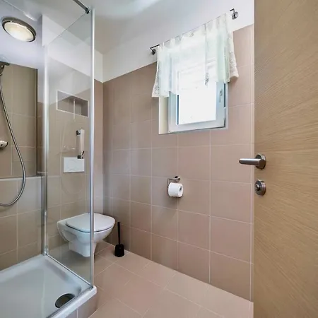 Feriehus Ferienhaus3 In Seenaehe, Ideal Fuer 2-6 Personen, Voll Ausgestattete 85m2 ,2 Baeder Döbriach